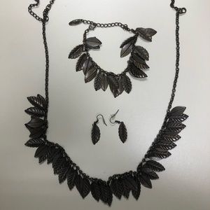 Plunder jewelry. Necklace, Bracelet, and Earring set. Feather design.